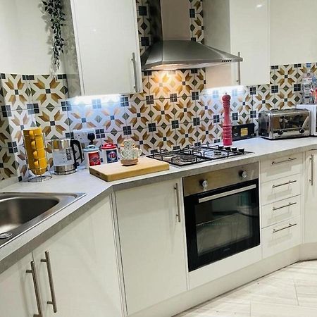 Bagshot Pennyhill Camberley Ascot Luxury 2 Beds 1 Bath Sleeps 4 Pets Ok Permit Parking公寓 外观 照片