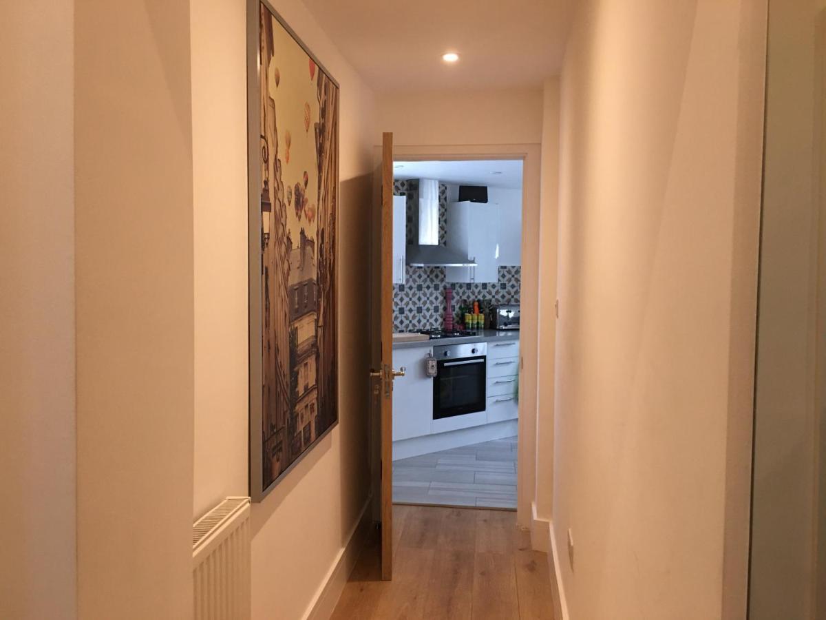 Bagshot Pennyhill Camberley Ascot Luxury 2 Beds 1 Bath Sleeps 4 Pets Ok Permit Parking公寓 外观 照片