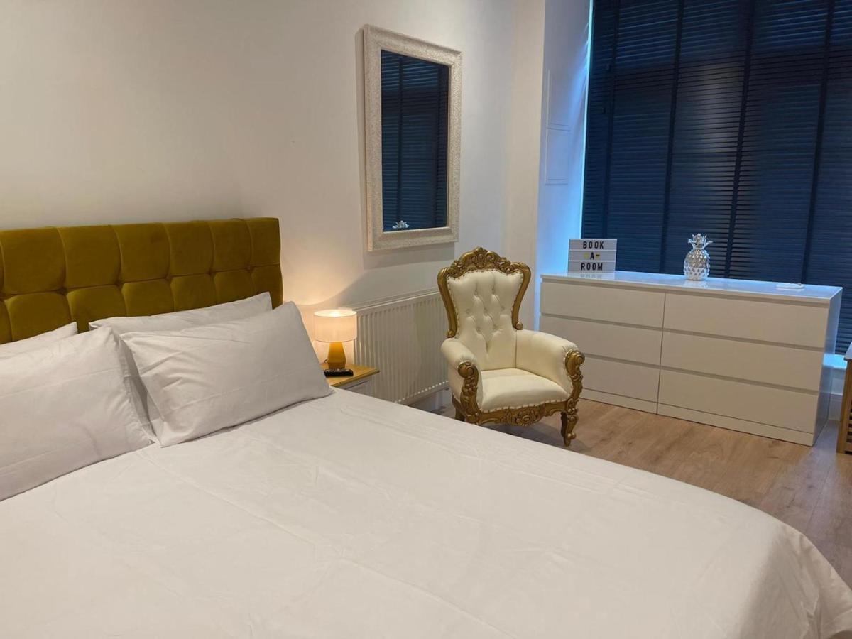 Bagshot Pennyhill Camberley Ascot Luxury 2 Beds 1 Bath Sleeps 4 Pets Ok Permit Parking公寓 外观 照片